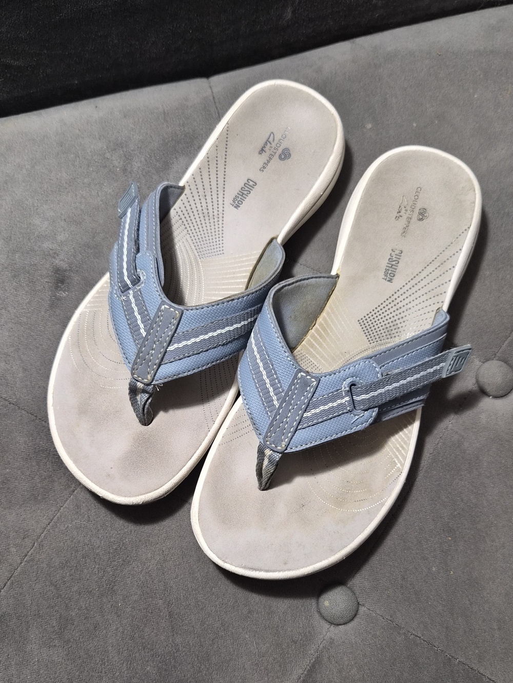 Cloudsteppers by Clarks Light Blue Thong Sandals Size 7 Summer Shoes